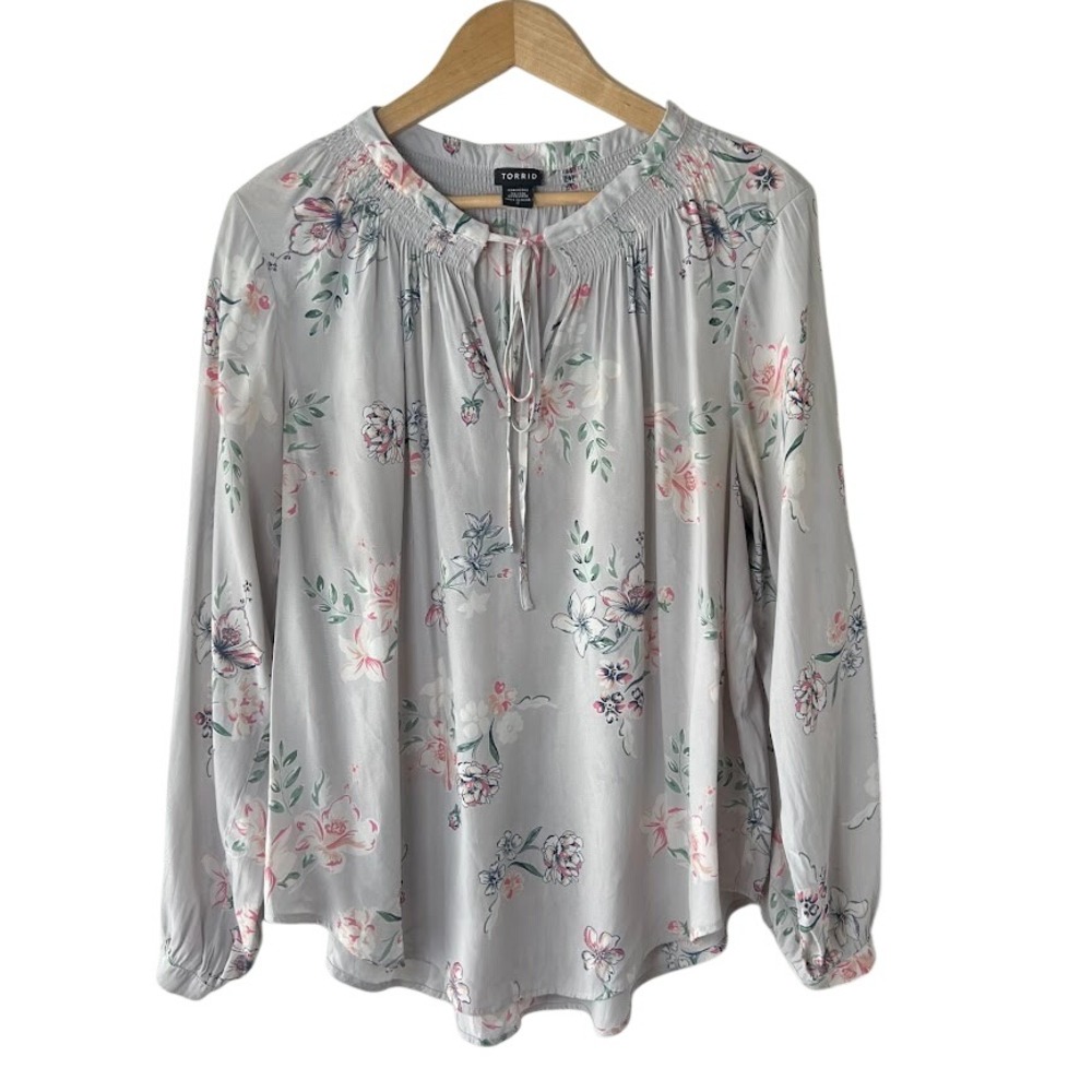 Torrid‎ Grey Floral Smocked Peasant Blouse Plus Size 2 Spring Casual Work Top